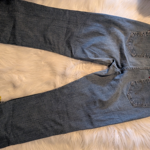 Curvy - Picture 9 of 10